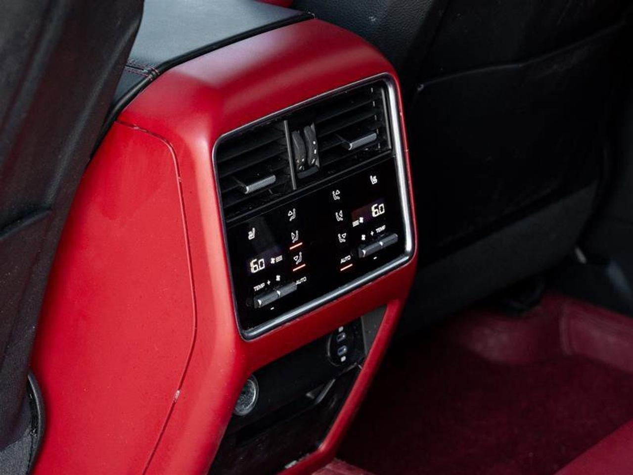 2023 Porsche Cayenne Platinum Edition AWD CPO Assistance Pkg Premium Pk Photo