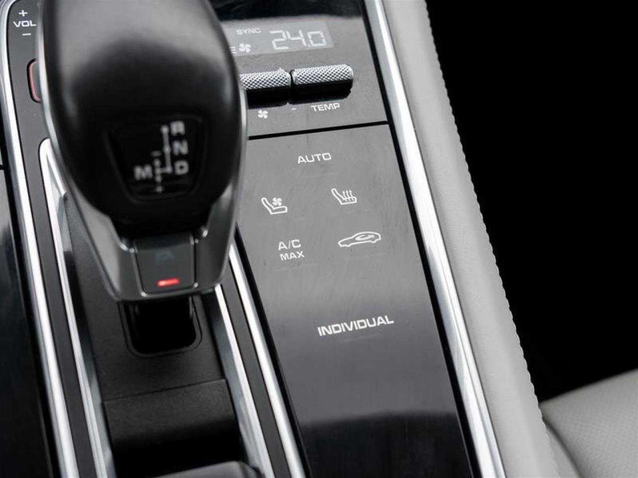 2019 Porsche Panamera AWD Low Km Clean CarFax Premium Pkg Plus SportDesi Photo