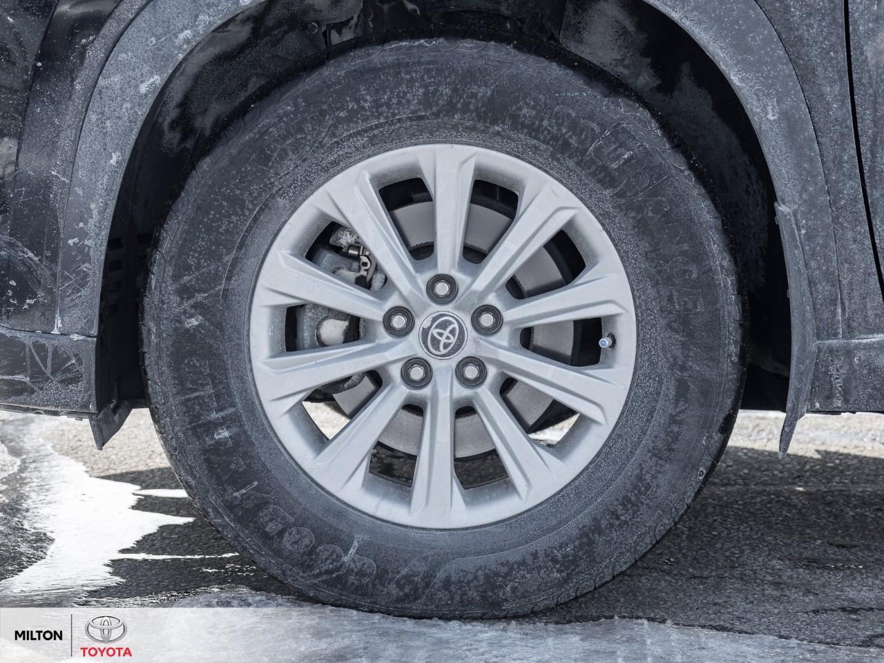 2024 Toyota Grand Highlander LEATHER HEATED STEERING 8 PASSENGER ONE OWNER TCUV Photo3