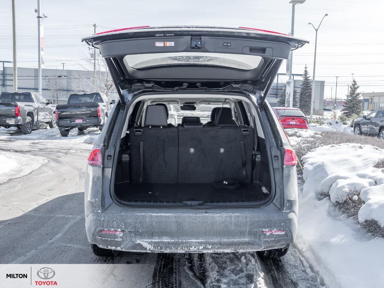 2024 Toyota Grand Highlander LEATHER HEATED STEERING 8 PASSENGER ONE OWNER TCUV Photo