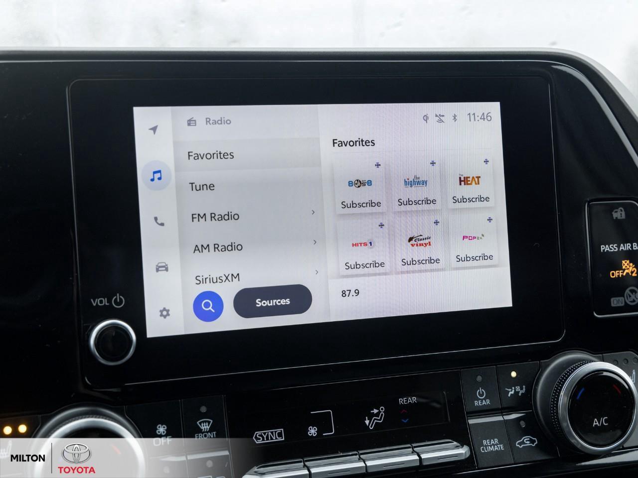 2024 Toyota Highlander Hybrid LEATHER NAVIGATION SUNROOF BLIND SPOT 8 PASSENGER Photo