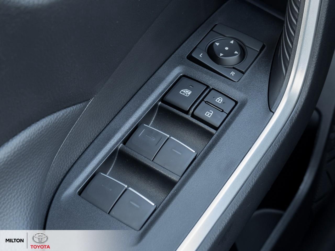 2025 Toyota RAV4 Hybrid SUNROOF CARPLAY HEATED STEERING ONE OWNER TCUV XLE Photo