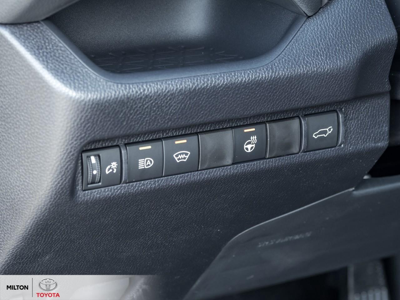 2025 Toyota RAV4 Hybrid SUNROOF CARPLAY HEATED STEERING ONE OWNER TCUV XLE Photo