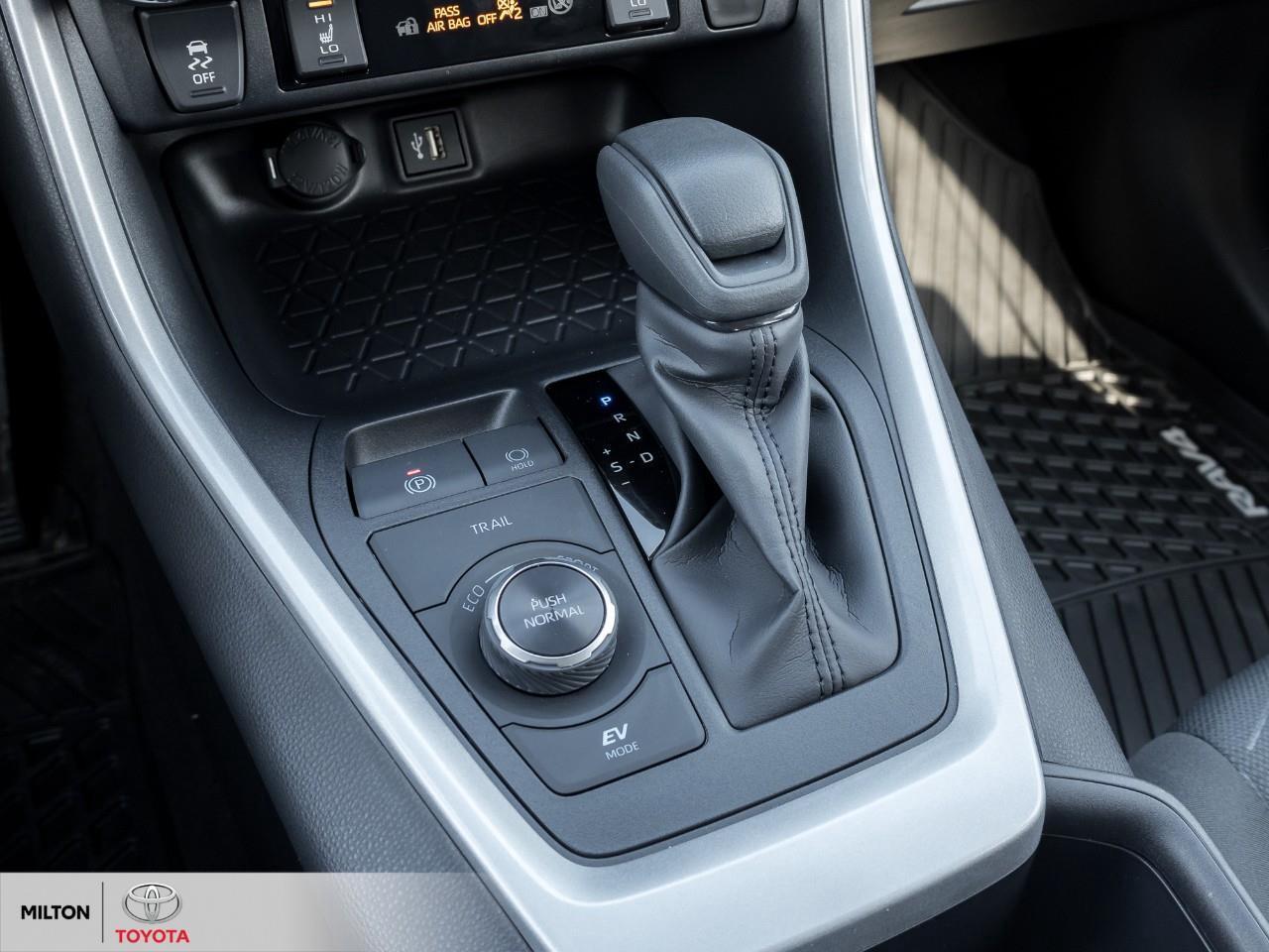 2025 Toyota RAV4 Hybrid SUNROOF CARPLAY HEATED STEERING ONE OWNER TCUV XLE Photo