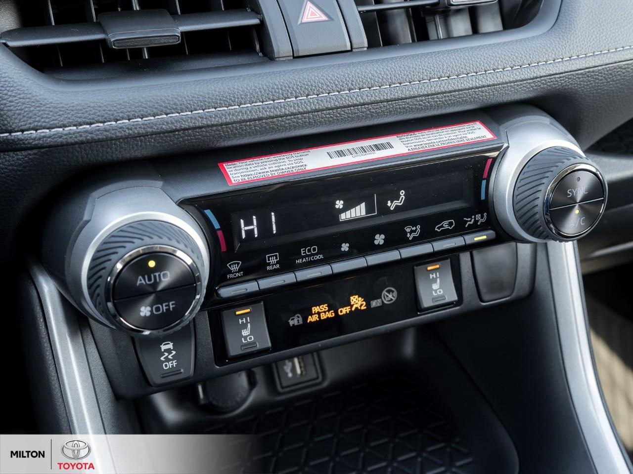 2025 Toyota RAV4 Hybrid SUNROOF CARPLAY HEATED STEERING ONE OWNER TCUV XLE Photo