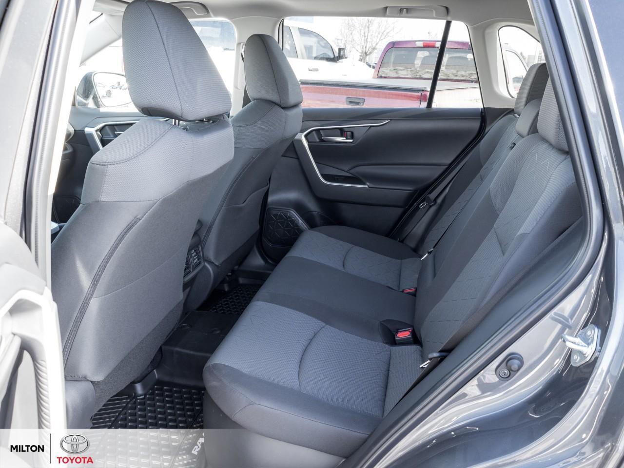 2025 Toyota RAV4 Hybrid SUNROOF CARPLAY HEATED STEERING ONE OWNER TCUV XLE Photo