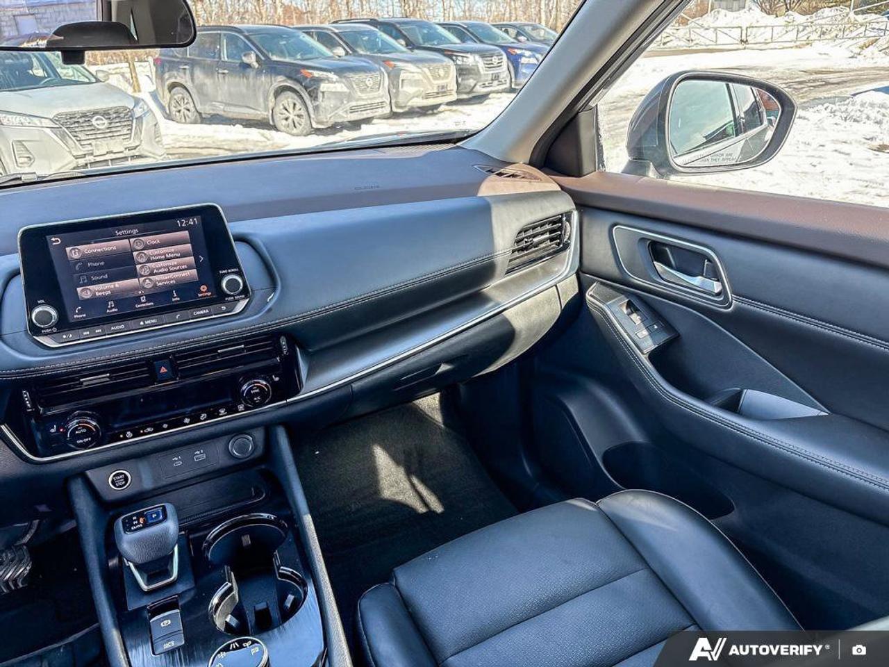 2021 Nissan Rogue SV Photo