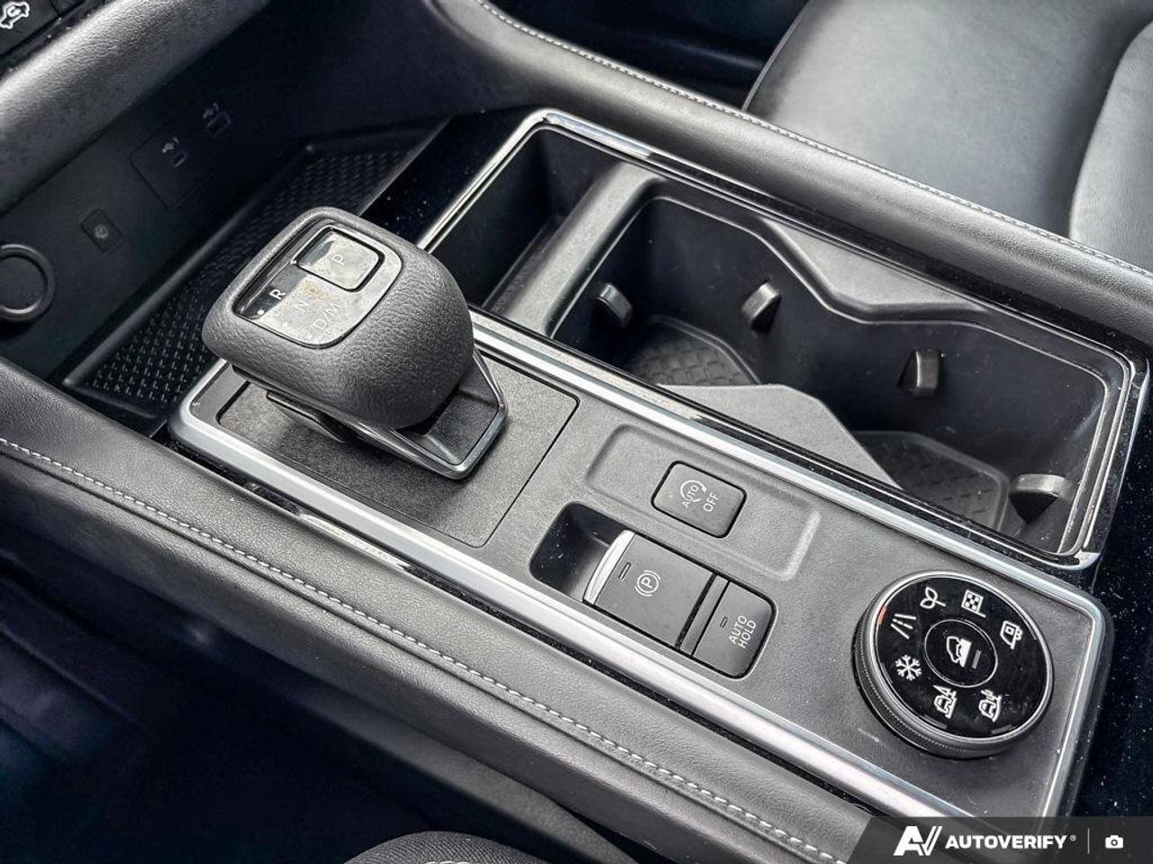 2024 Nissan Pathfinder SL   8 Passenger   Navigation   Moonroof   Leather Photo