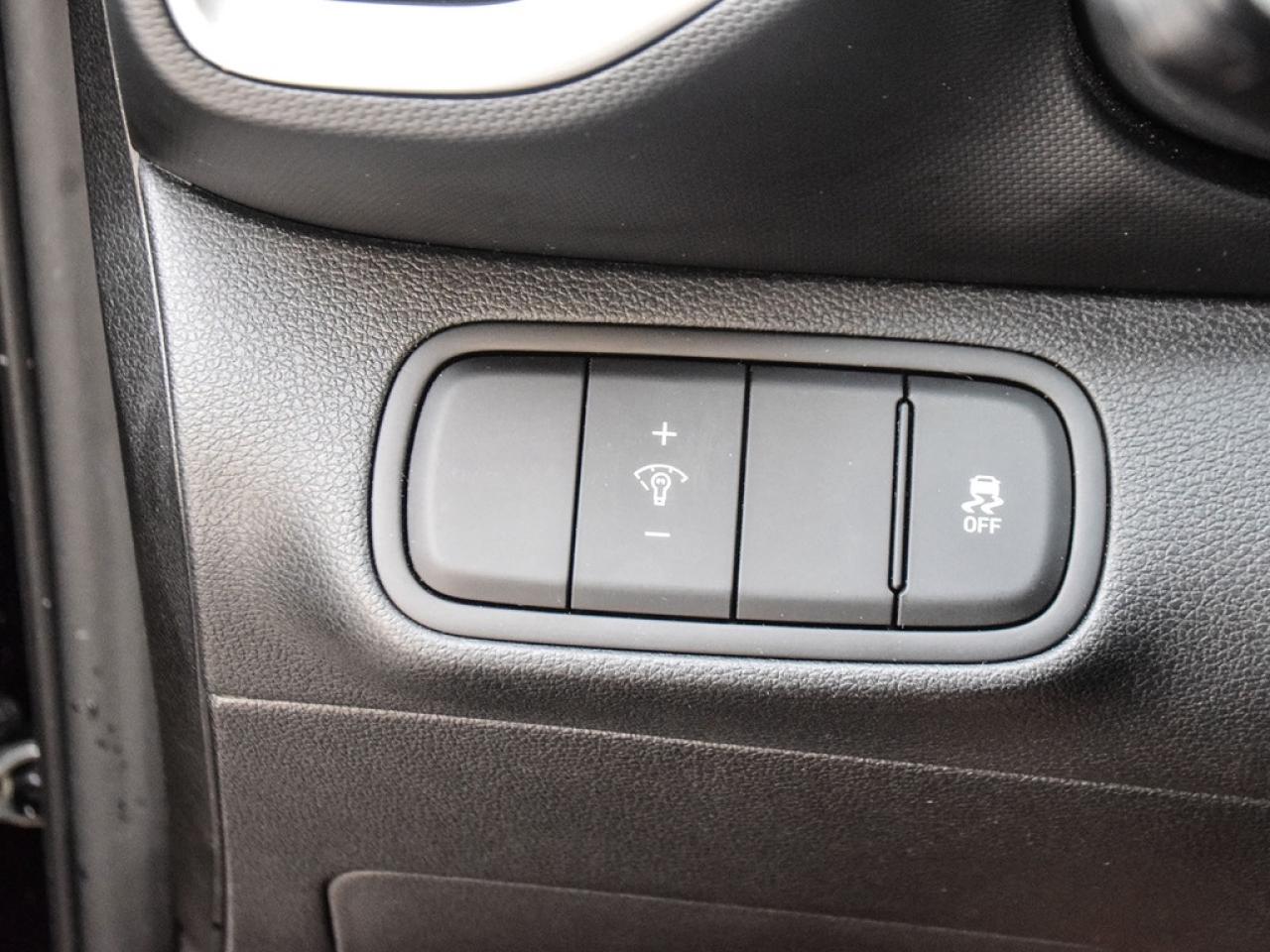 2025 Hyundai Venue Essential 4dr Front-Wheel Drive Photo