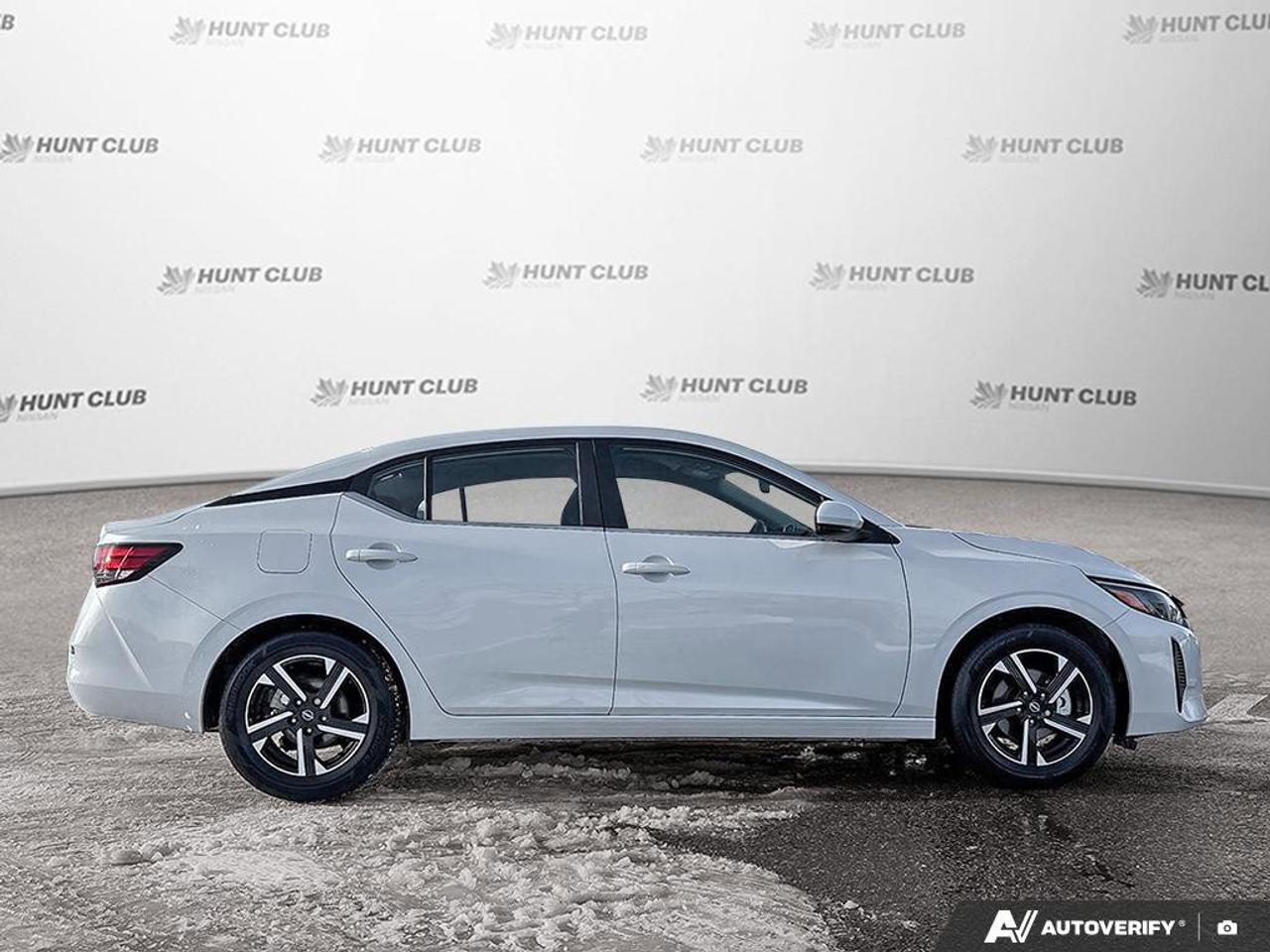 2024 Nissan Sentra SV Photo