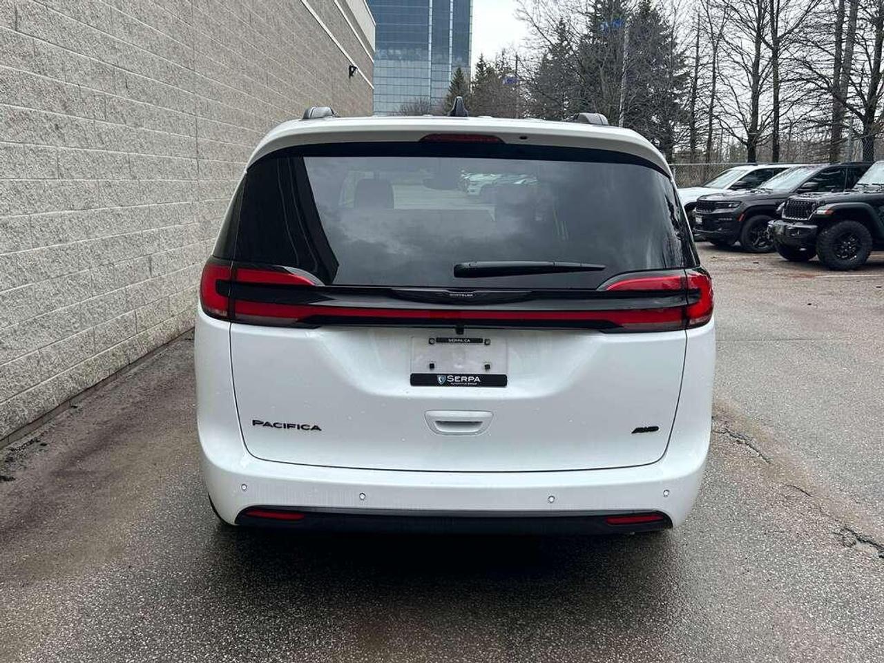 2026 Chrysler Pacifica Select All-Wheel Drive Passenger Van Photo2