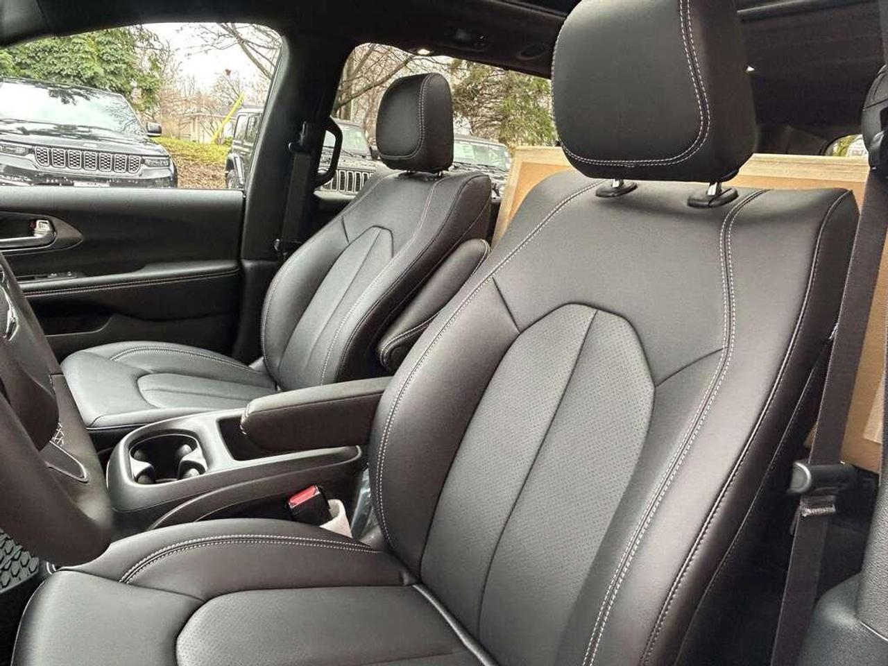 2026 Chrysler Pacifica Select All-Wheel Drive Passenger Van Photo