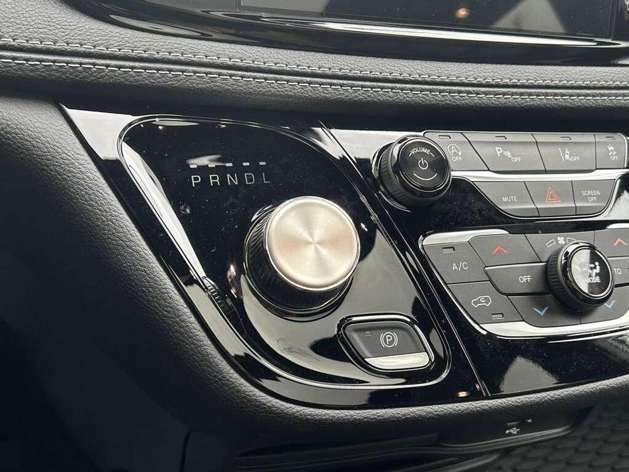2026 Chrysler Pacifica Select All-Wheel Drive Passenger Van Photo