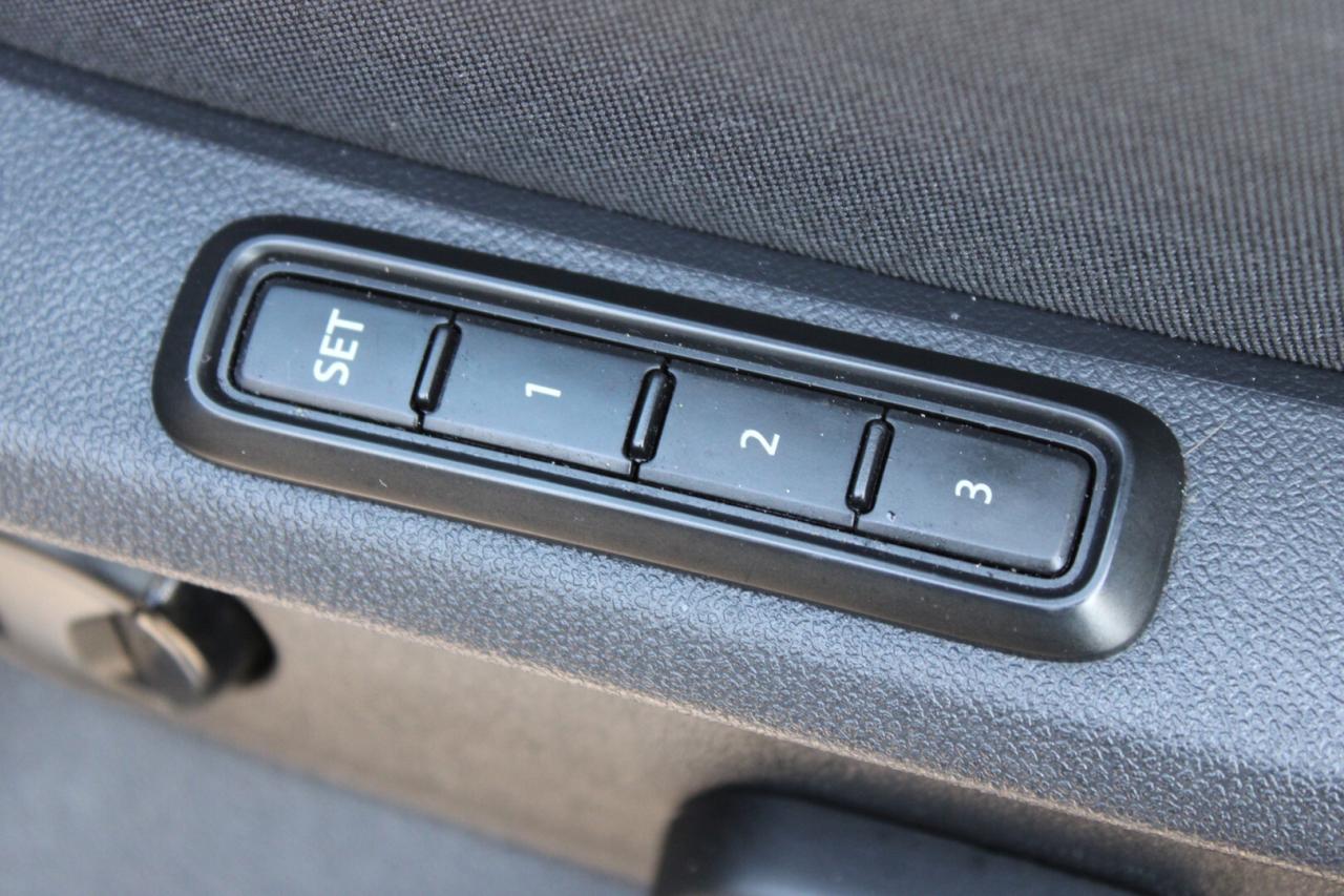 2021 Volkswagen Atlas Execline R-Line 4MOTION   No Accident   Clean Carf Photo