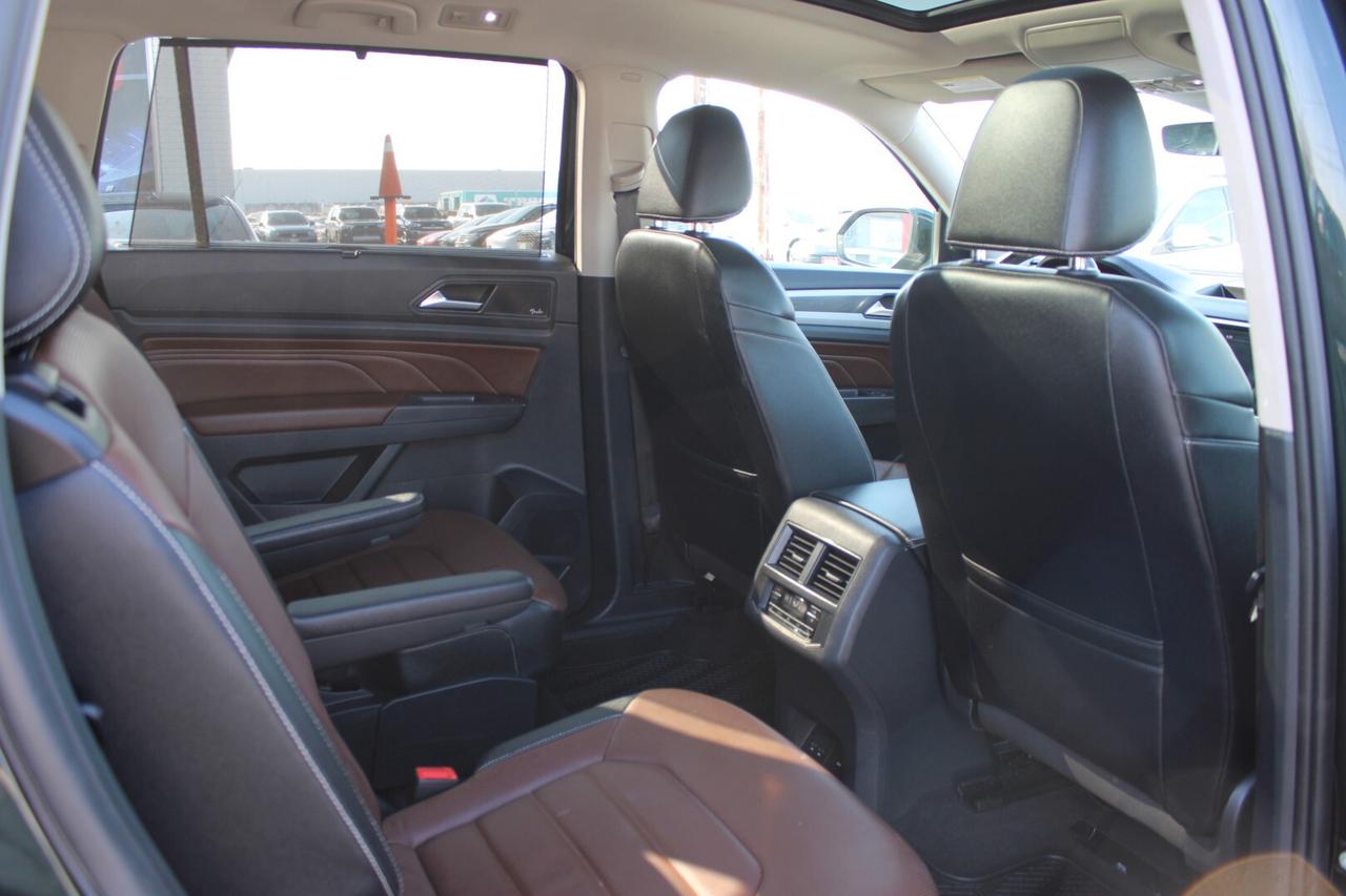 2021 Volkswagen Atlas Execline R-Line 4MOTION   6-PASSENGER   Clean Carf Photo