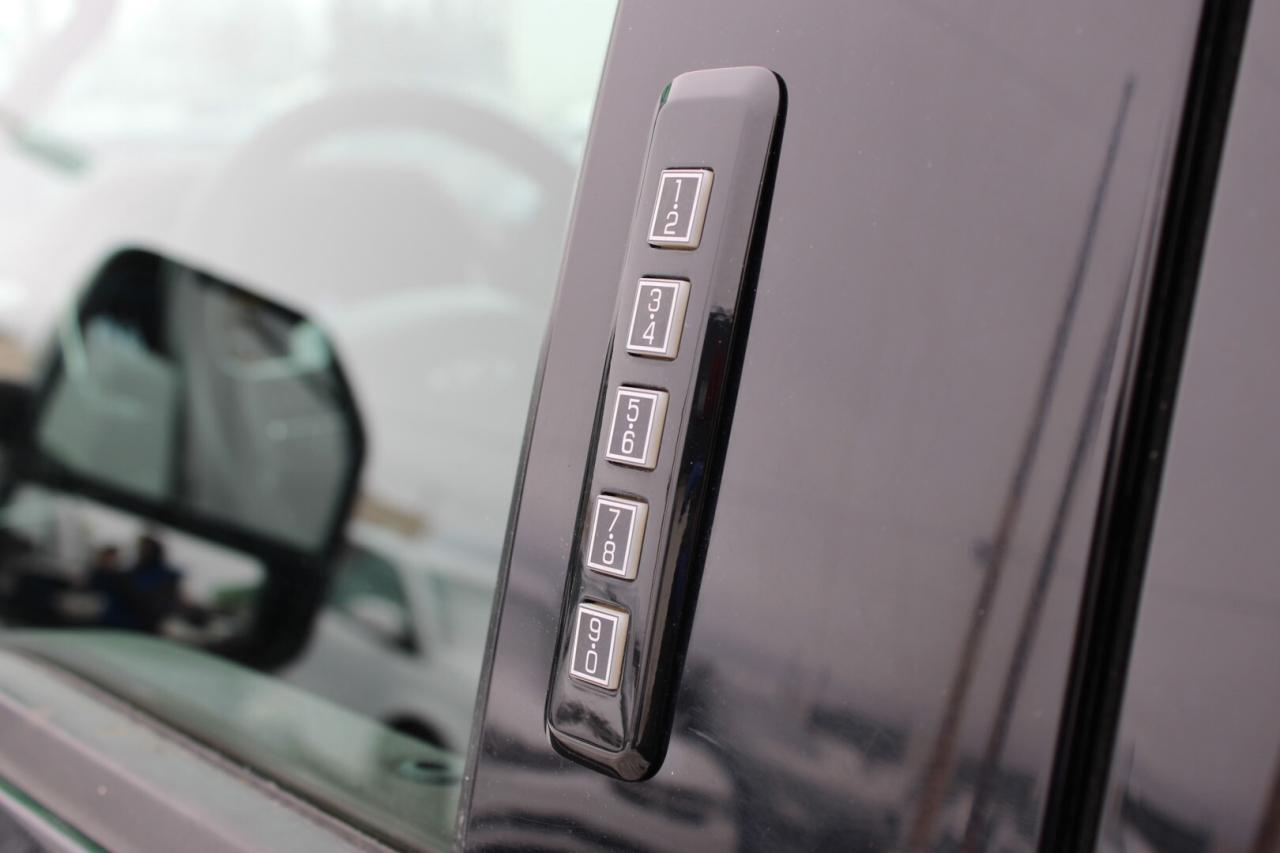 2021 Ford F-150 Lariat 4WD 5.0L V8 502A No Accident CLEAN CARFAX Photo