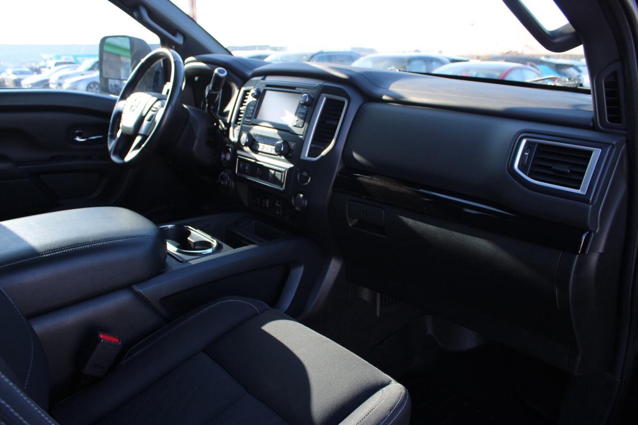 2018 Nissan Titan SV Midnight PRO-4X Crew Cab 4WD   No Accident   Sa Photo