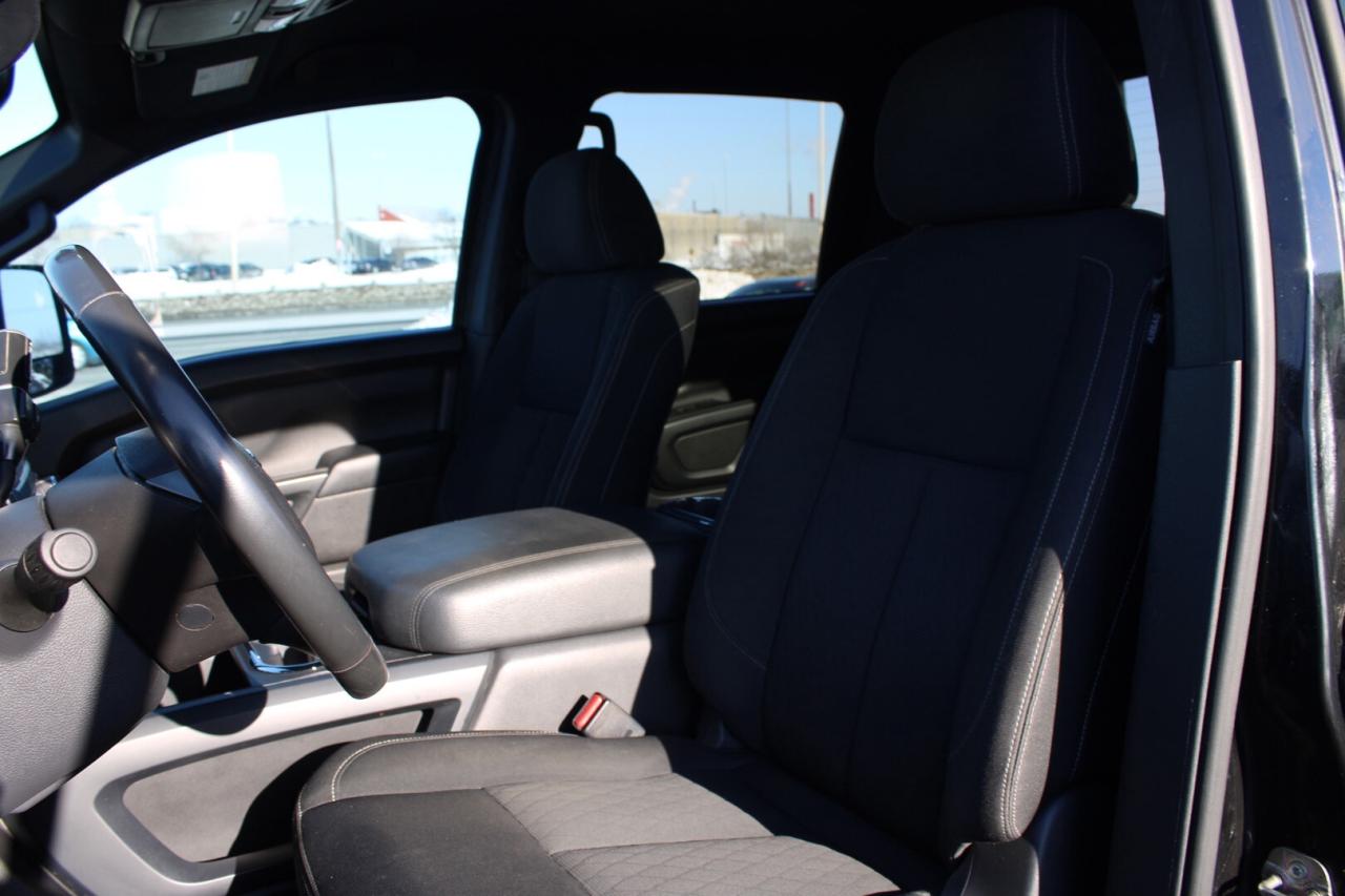 2018 Nissan Titan SV Midnight PRO-4X Crew Cab 4WD   No Accident   Sa Photo