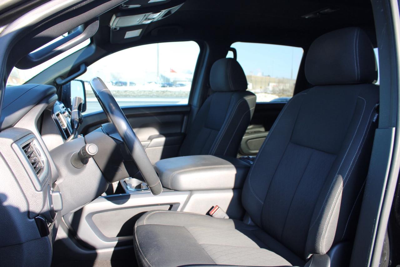 2018 Nissan Titan SV Midnight PRO-4X Crew Cab 4WD   No Accident   Sa Photo