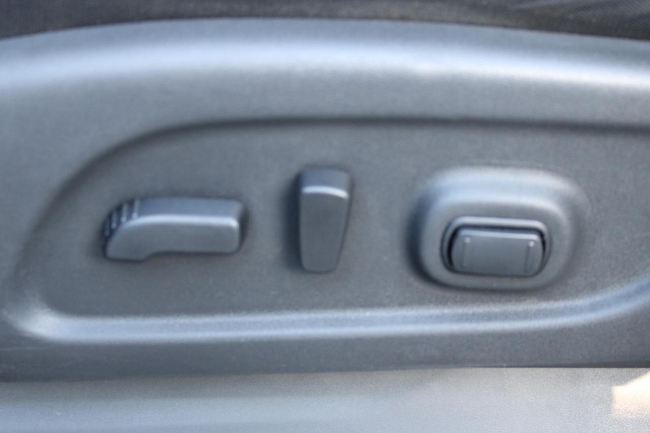 2018 Nissan Titan SV Midnight PRO-4X Crew Cab 4WD   No Accident   Sa Photo