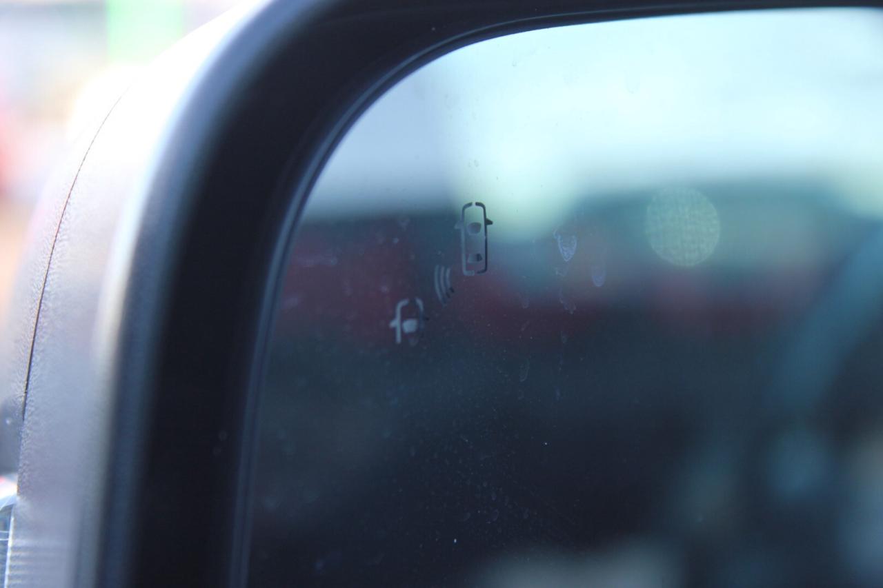 2018 Nissan Titan SV Midnight PRO-4X Crew Cab 4WD   No Accident   Sa Photo