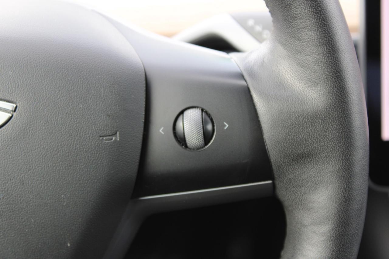 2021 Tesla Model Y Long Range   DUAL MOTOR   AWD   ONE OWNER Photo