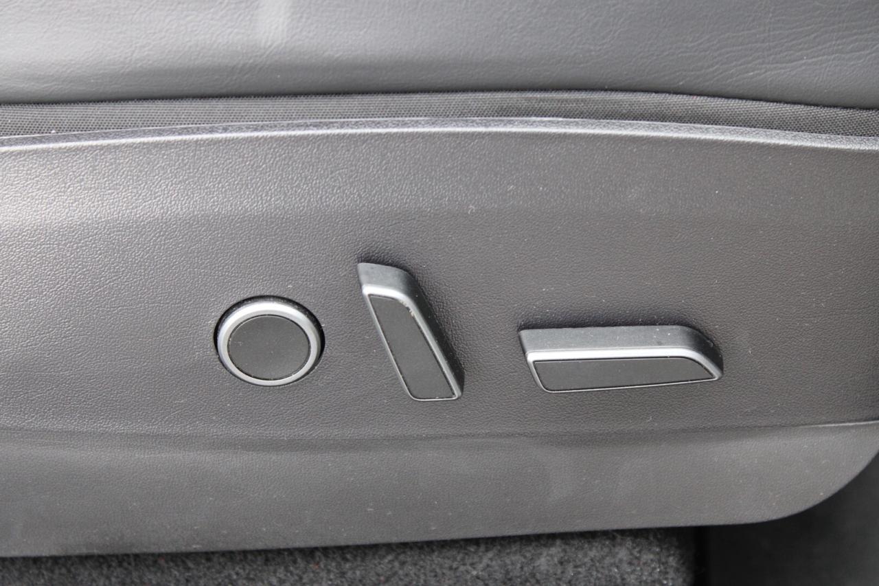 2021 Tesla Model Y Long Range   DUAL MOTOR   AWD   ONE OWNER Photo