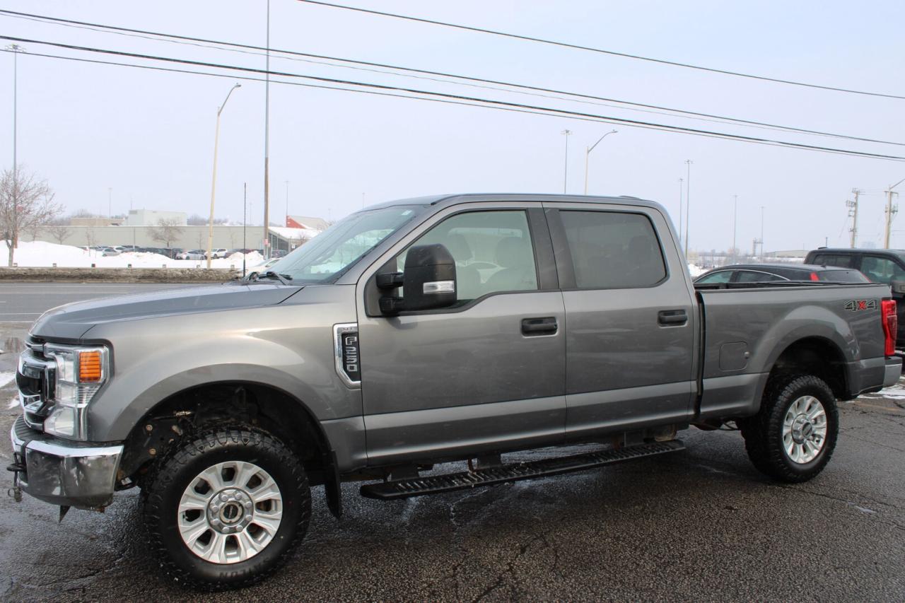 2022 Ford F-250 XLT Crew Cab 4WD ONE OWNER Photo2
