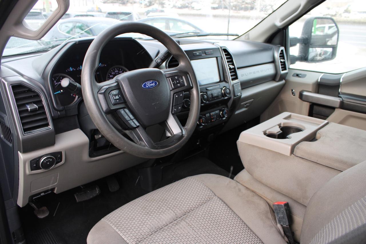 2022 Ford F-250 XLT Crew Cab 4WD ONE OWNER Photo