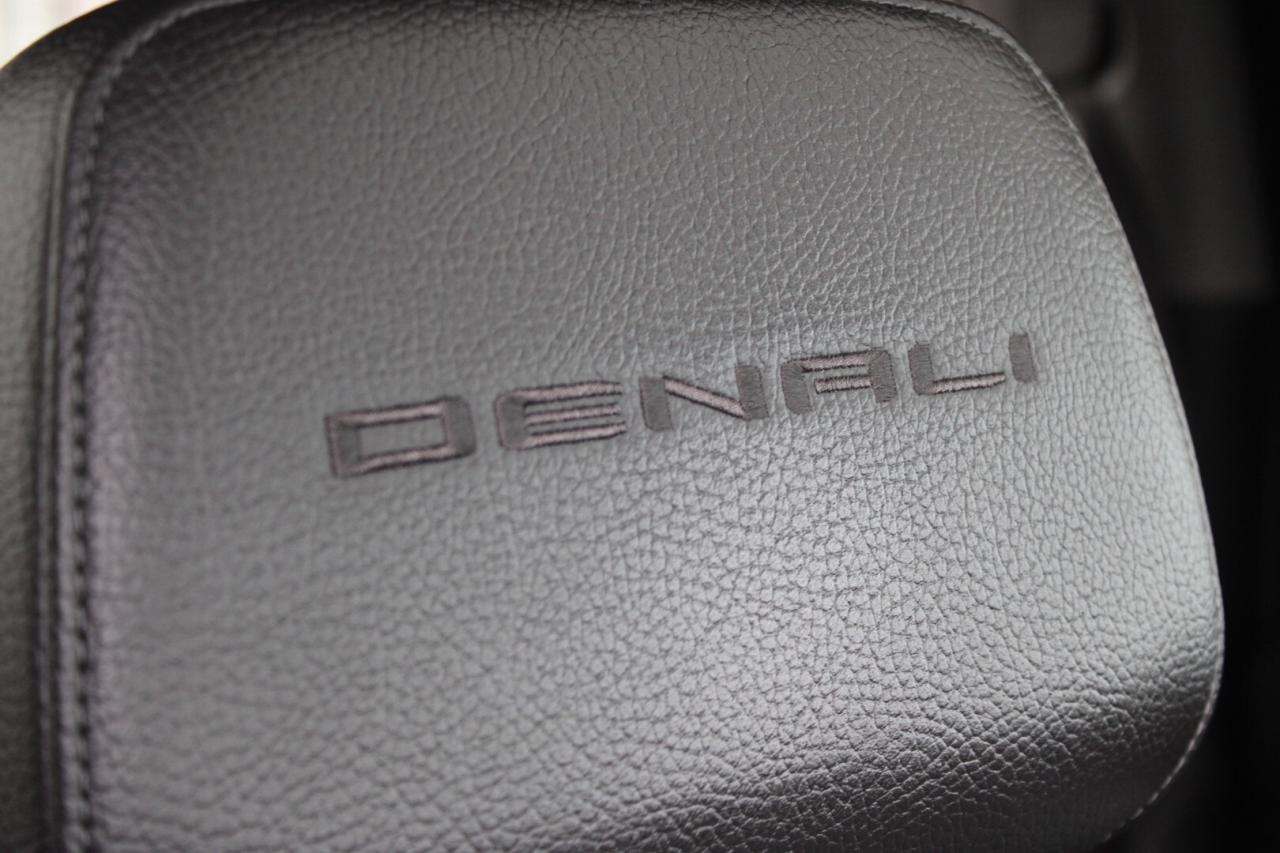 2022 GMC Sierra 1500 Denali Crew Cab 4WD 6.2L   One Owner Photo