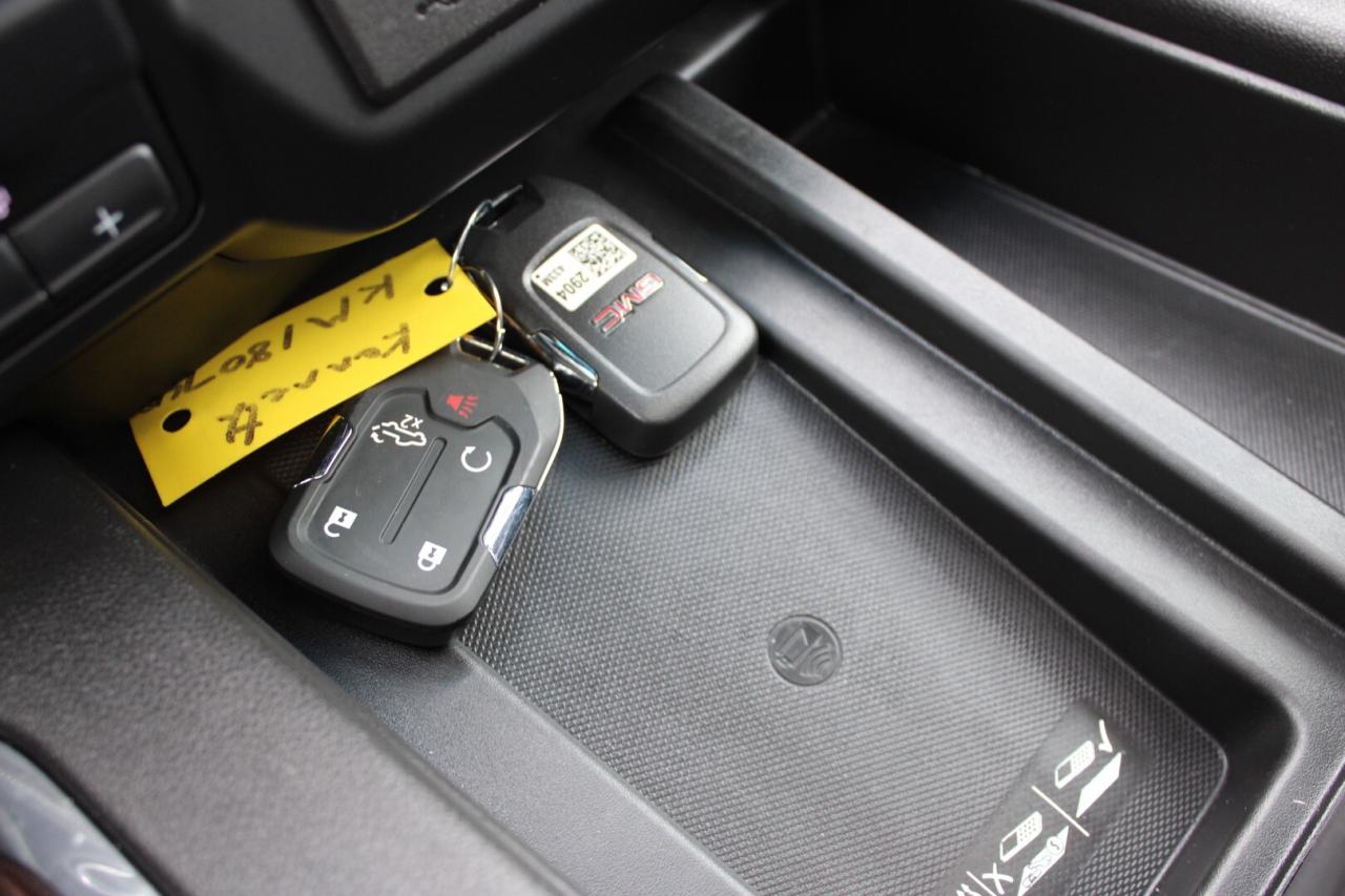 2022 GMC Sierra 1500 Denali Crew Cab 4WD 6.2L   One Owner Photo