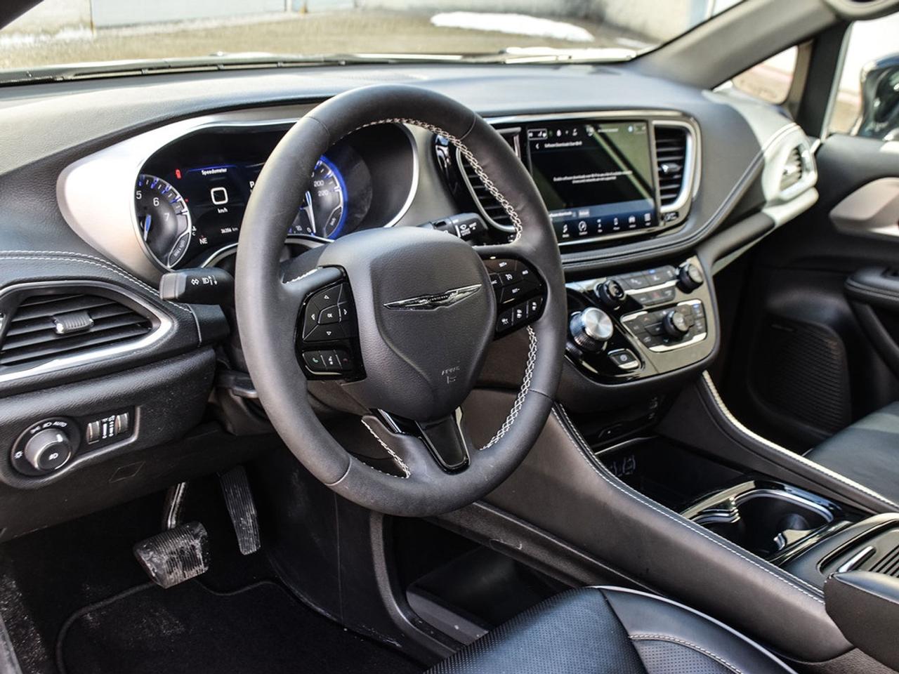 2024 Chrysler Pacifica Limited Front-Wheel Drive Passenger Van Photo