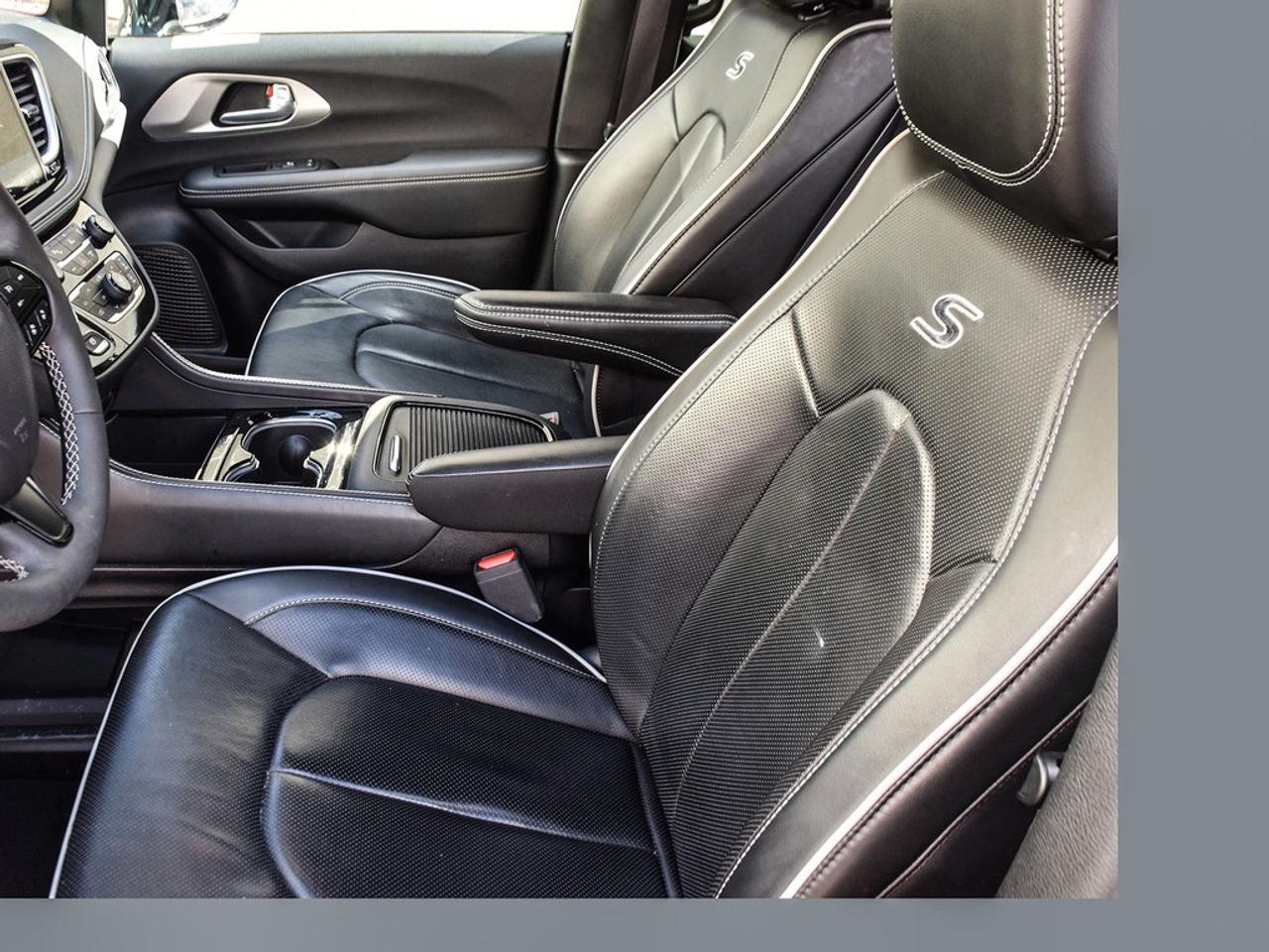 2024 Chrysler Pacifica Limited Front-Wheel Drive Passenger Van Photo