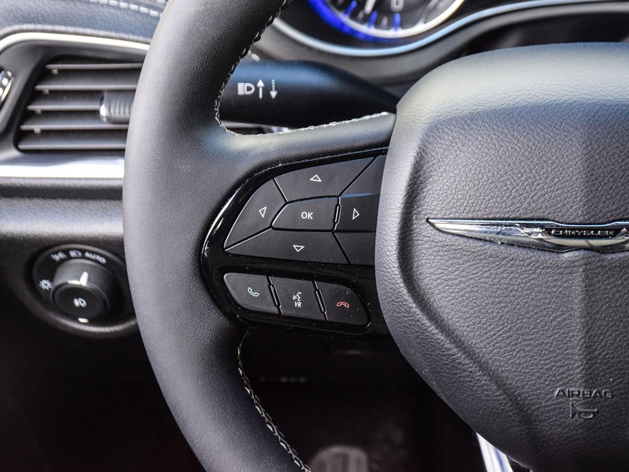 2024 Chrysler Pacifica Limited Front-Wheel Drive Passenger Van Photo