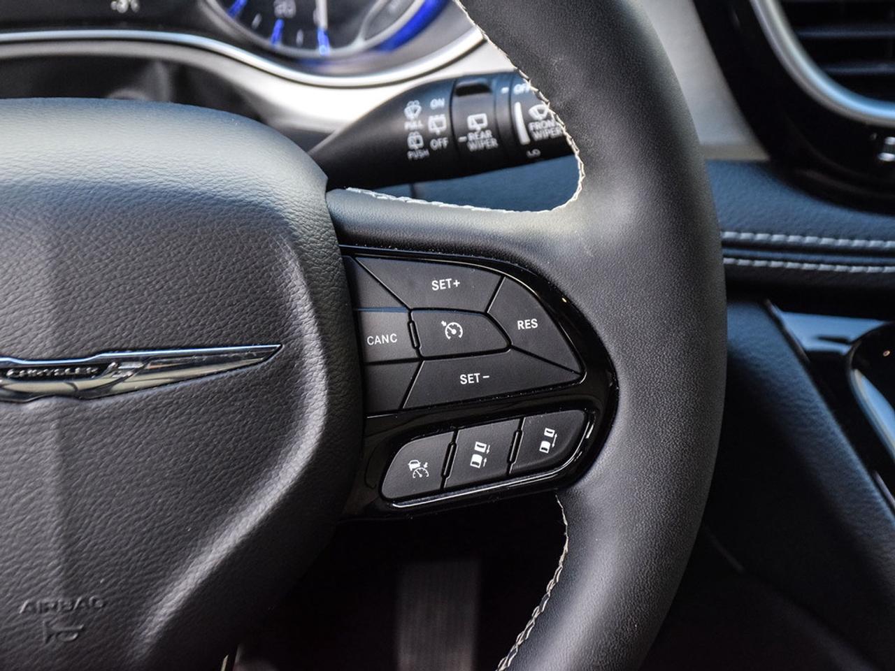 2024 Chrysler Pacifica Limited Front-Wheel Drive Passenger Van Photo