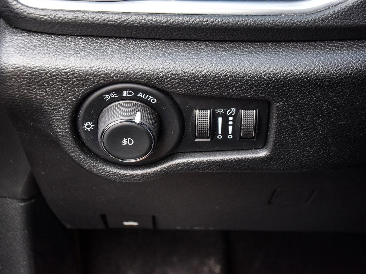 2024 Chrysler Pacifica Limited Front-Wheel Drive Passenger Van Photo