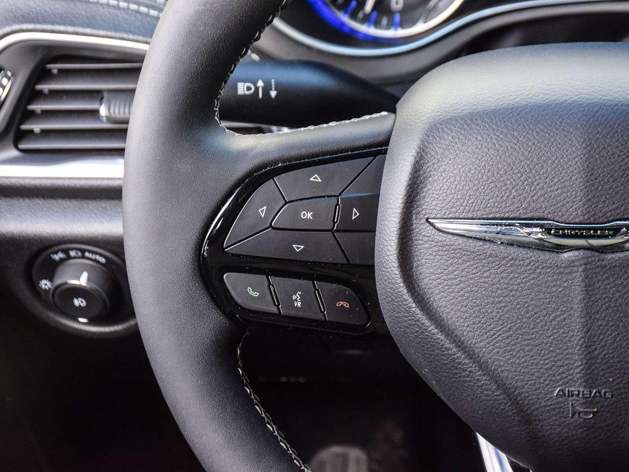 2024 Chrysler Pacifica Limited Front-Wheel Drive Passenger Van Photo