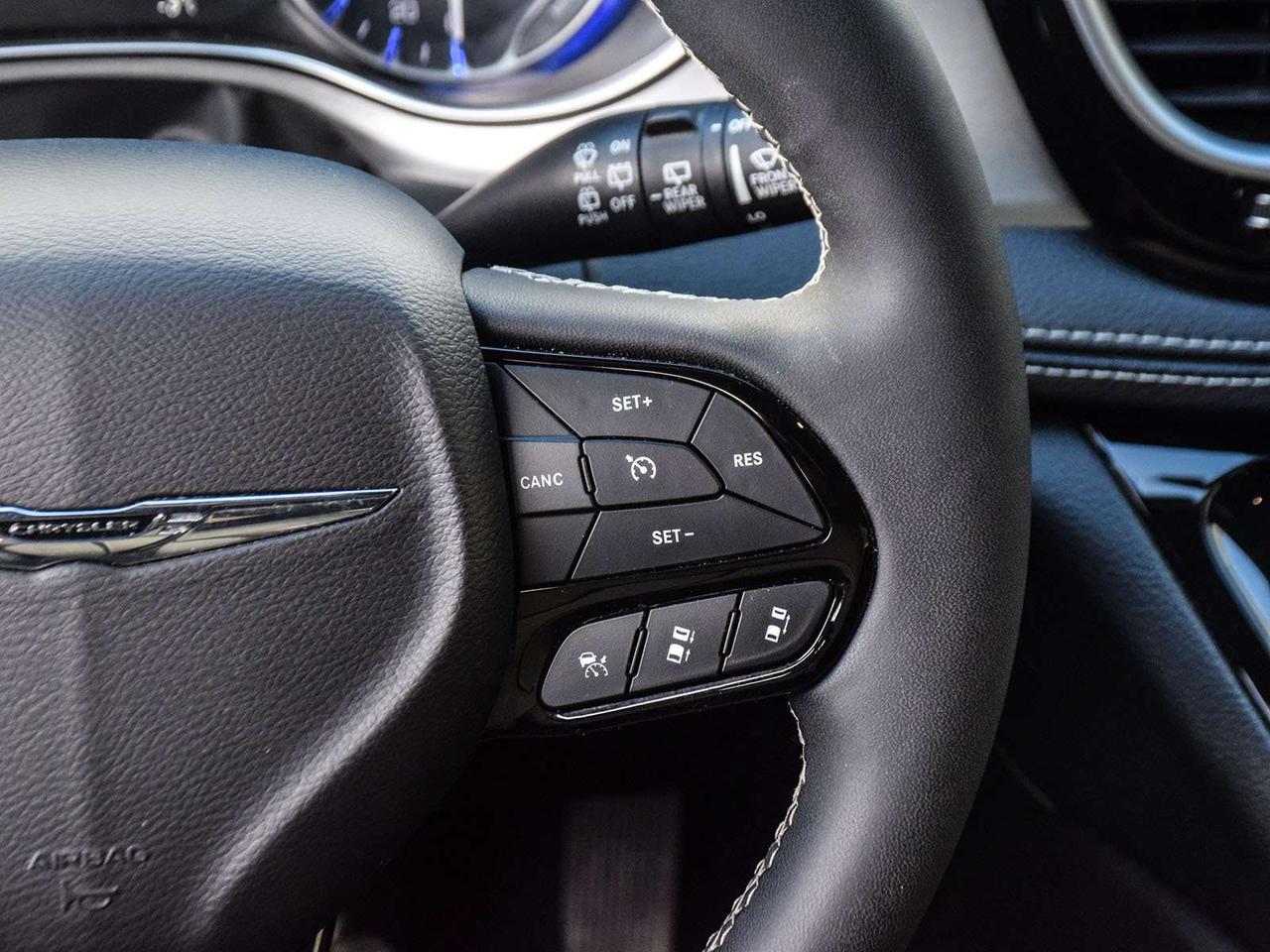 2024 Chrysler Pacifica Limited Front-Wheel Drive Passenger Van Photo