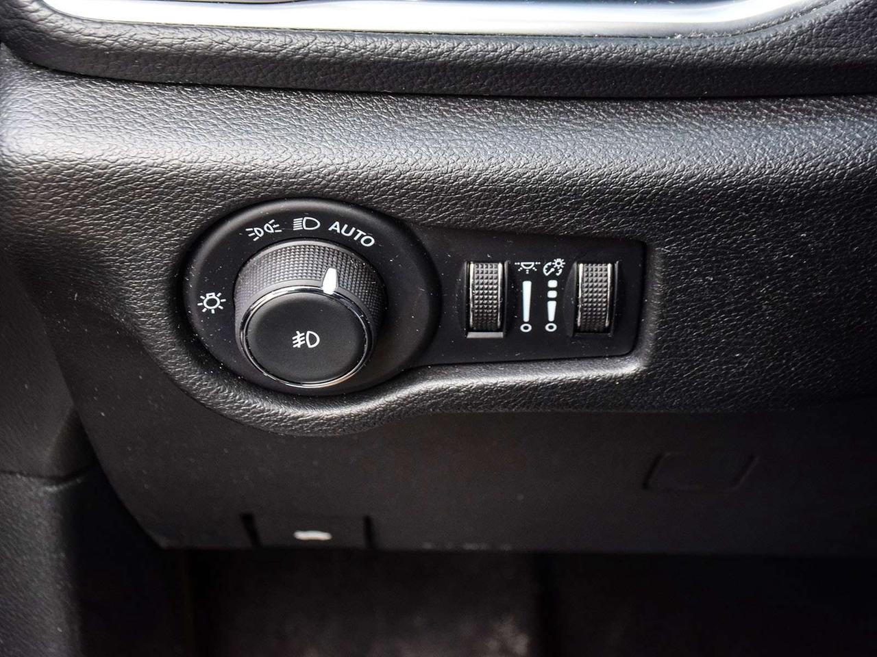 2024 Chrysler Pacifica Limited Front-Wheel Drive Passenger Van Photo