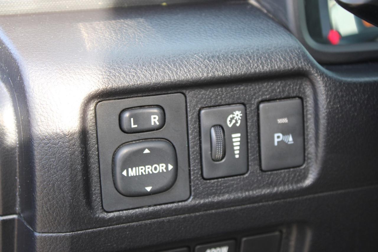 2016 Toyota 4Runner SR5 4WD SR5   LIMITED   SAFETY CERTIFIED Photo