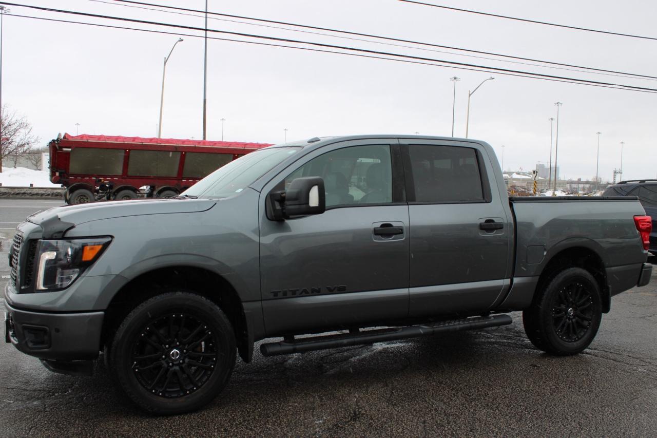 2018 Nissan Titan SL Midnight Edition PRO-4X Crew Cab 4WD Photo