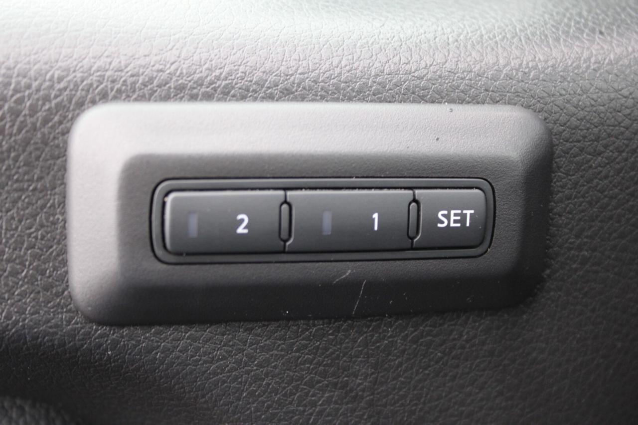 2018 Nissan Titan SL Midnight Edition PRO-4X Crew Cab 4WD Photo