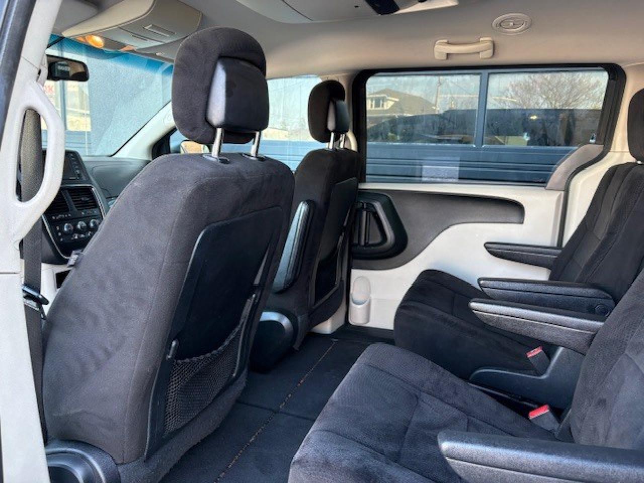 2012 Dodge Grand Caravan 4dr Wgn SXT, CLEAN CARFAX, REVERSE CAMERA!! Photo3