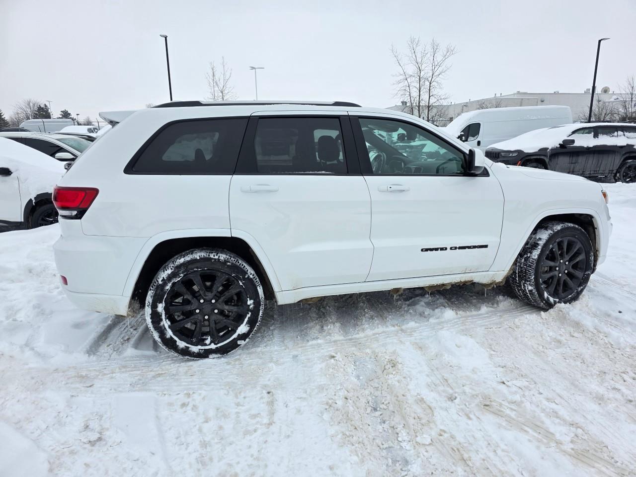 2021 Jeep Grand Cherokee Laredo 4dr 4x4 Photo3