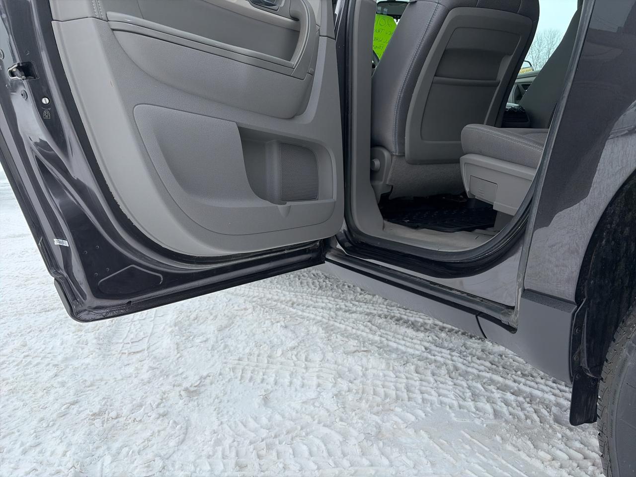 2016 Chevrolet Traverse LS-AWD-7 PASS-VERY CLEAN Photo