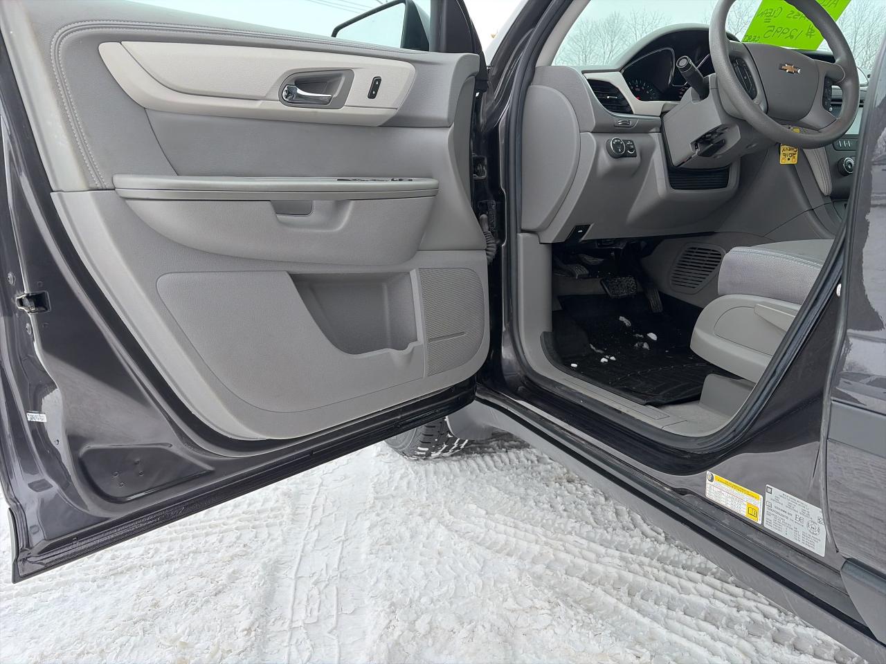 2016 Chevrolet Traverse LS-AWD-7 PASS-VERY CLEAN Photo