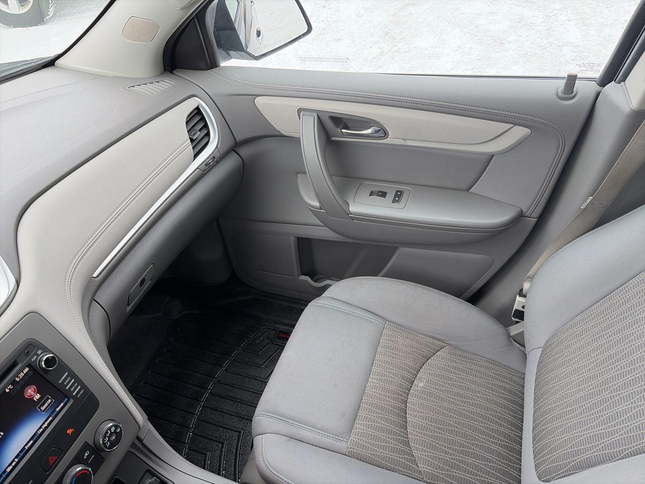 2016 Chevrolet Traverse LS-AWD-7 PASS-VERY CLEAN Photo