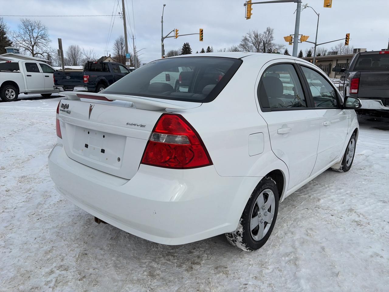 2009 Pontiac G3 Wave ONE OWNER-SE-LOW KM-SUNROOF-CLEAN Photo