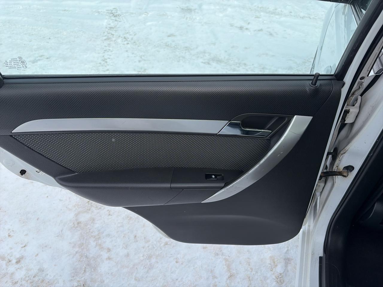 2009 Pontiac G3 Wave ONE OWNER-SE-LOW KM-SUNROOF-CLEAN Photo