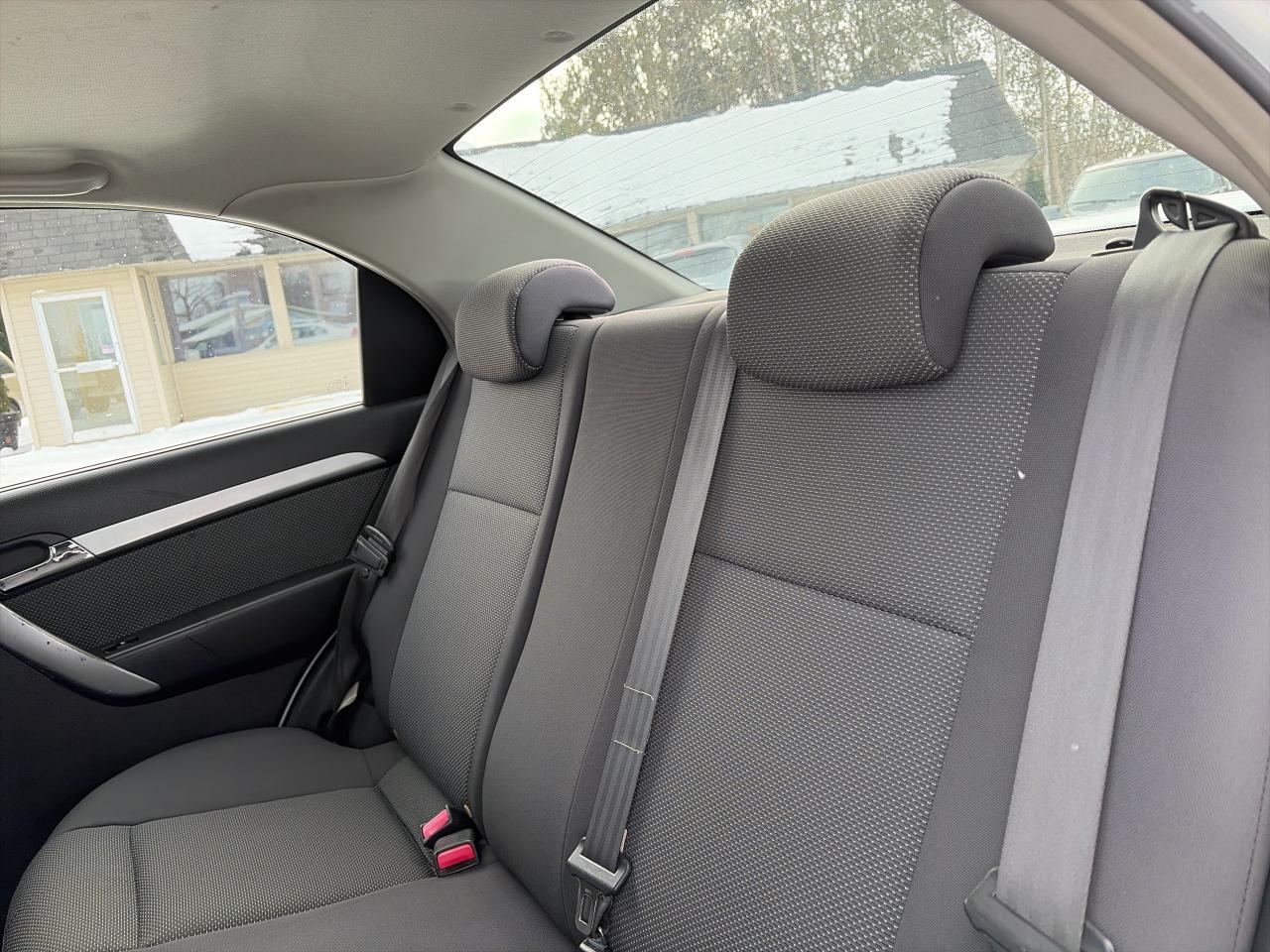 2009 Pontiac G3 Wave ONE OWNER-SE-LOW KM-SUNROOF-CLEAN Photo